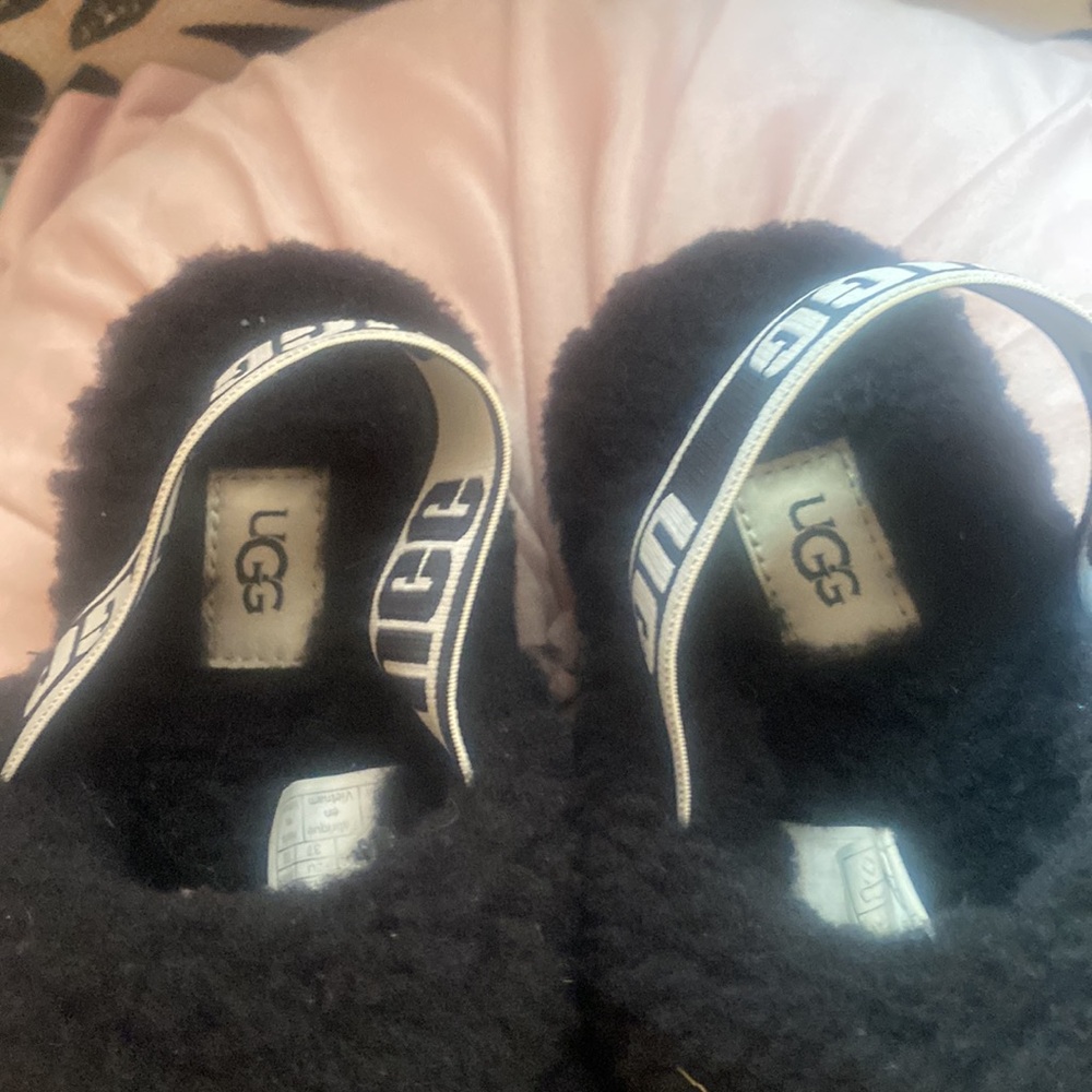 🎀 UGG Women's Cozy Black Slippers size 6 EUC - Picture 4 of 7